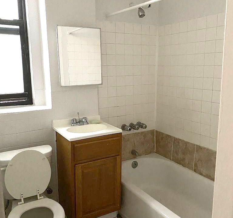2nd image of 1850 Phelan Pl APT D