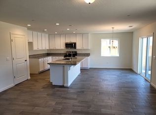 1978 W Escher Dr, Hanford, CA 93230