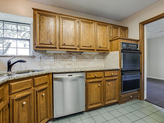 3rd image of 2108 Chestnut Hill Ln