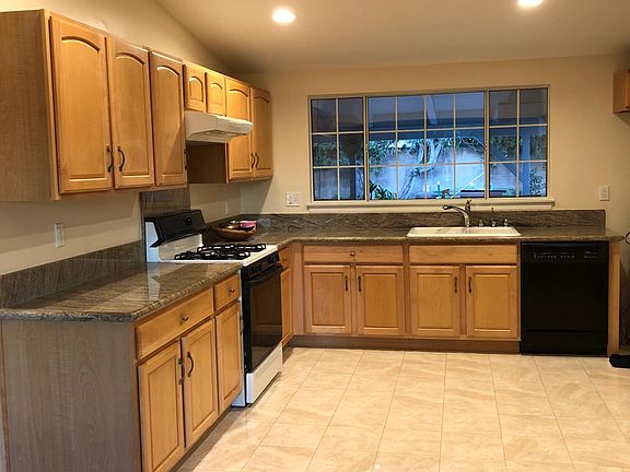 5th image of 8054 Greenbush Ave