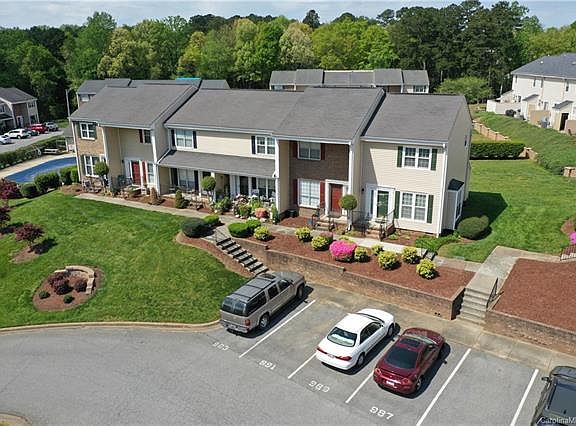 4th image of 983 Surry Ln