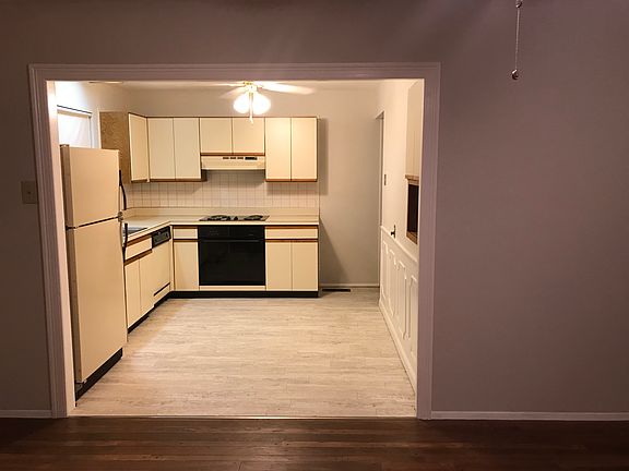 2nd image of 2085 Granada Dr
