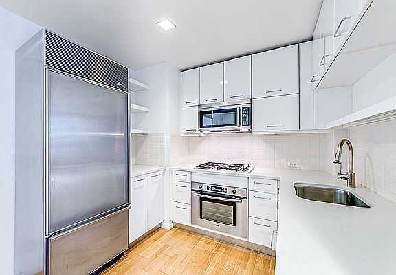 5th image of 635 W 42nd St APT 20L