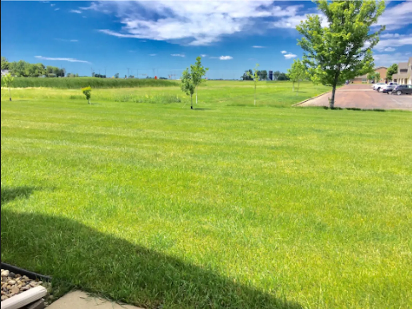 Beautiful West Side 3 Bed/2.5 Bath Townhome! — Photo 2