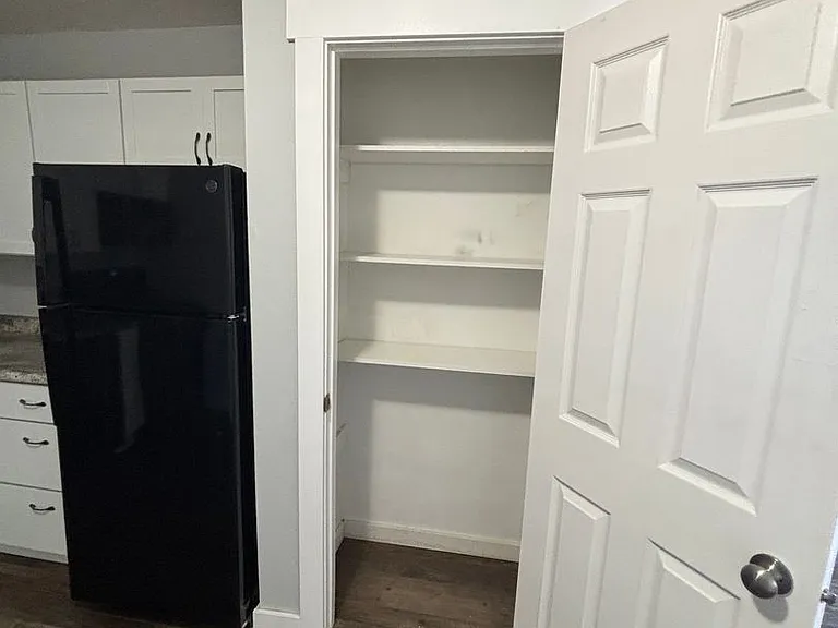 828 Gould St — Photo 2