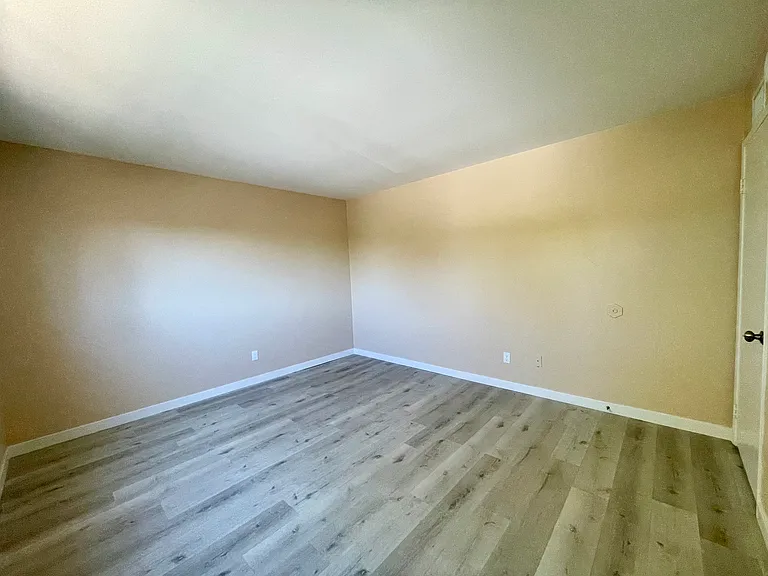 903 S Sunshine Ave S #B — Photo 12