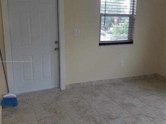 4th image of 18233 Oleta Dr #18235