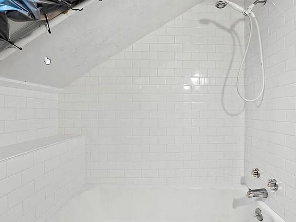 5th image of 28 Windermere Ave #3