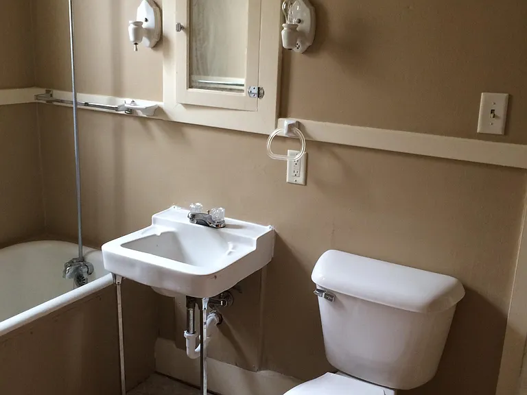 807 E Grand Ave #1 — Photo 6