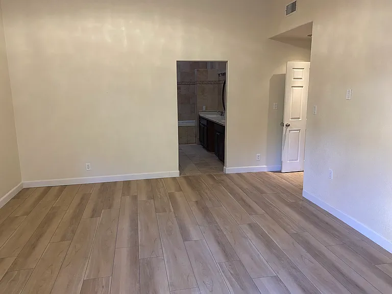 5091 Breakers Ln — Photo 16