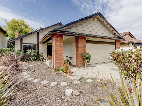 3rd image of 572 Begonia Dr
