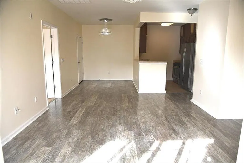 2 bed, 1150 sqft, $2,500 — Photo 1