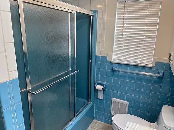 2nd image of 816 Linden St APT 1