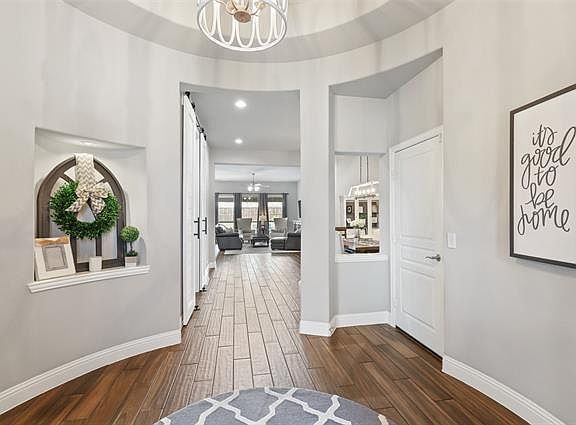 2nd image of 1509 Silver Ln