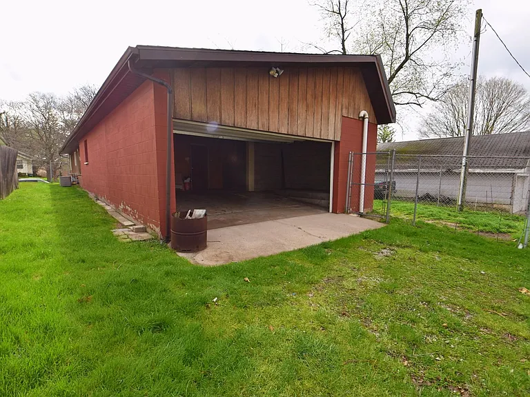 1023 Oakland St — Photo 20