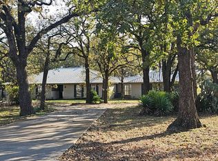 102 Shady Grove Ct, Joshua, TX 76058