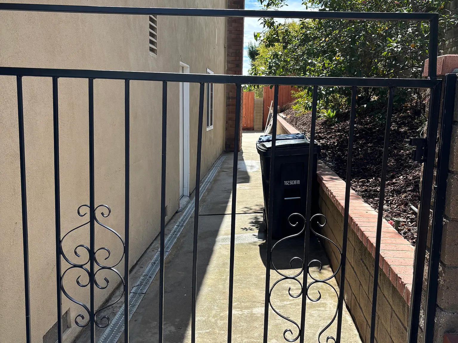 1 bed, 420 sqft, $2,200 — Photo 2