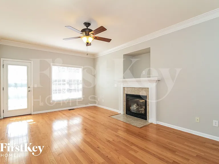 5320 Graycliff Ln — Photo 3