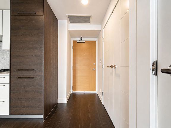 2nd image of 4458 Beresford St #2004