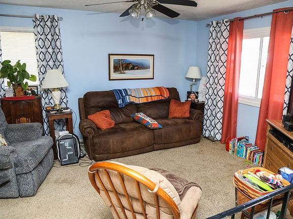 4th image of 100 Hillcrest Ave