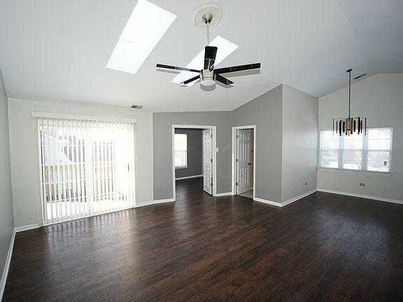 3rd image of 2527 Sheehan Dr #201