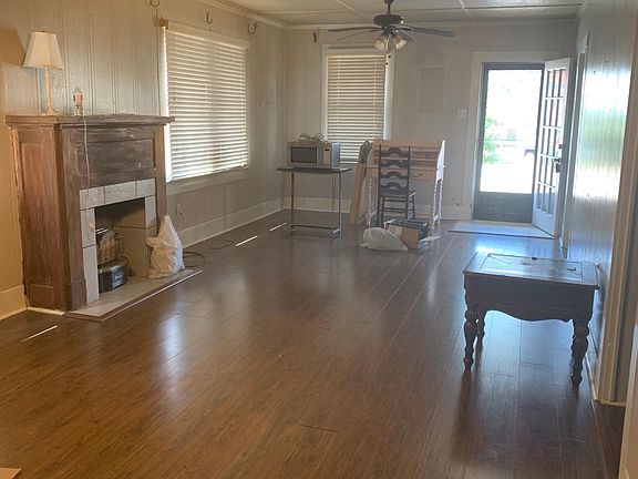 210 Jackson - Livingroom