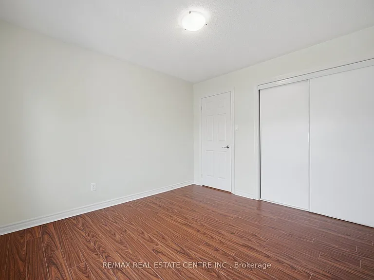 366 Hobbs Cres — Photo 34