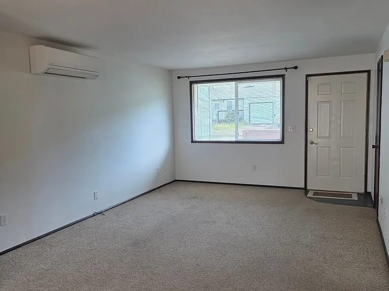 475 SW McFadden Ave — Photo 4