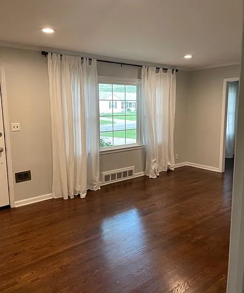 5725 Horton St — Photo 7