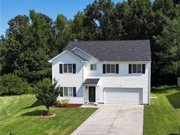1015 Cayley Ct, High Point, NC 27260