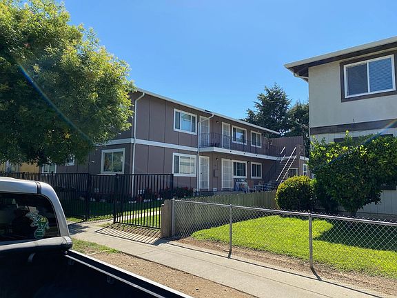 4th image of 1651 Merrill Dr