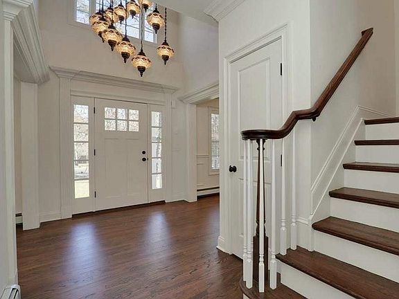 3rd image of 430 Robinson Ave