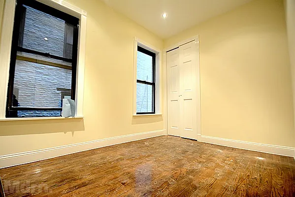 Rented by Mdrn Residential | media 8