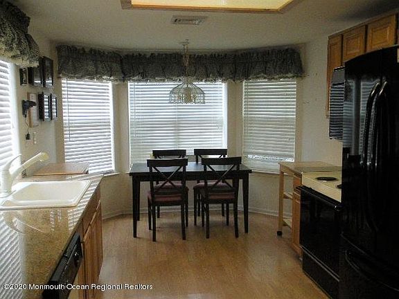5th image of 892A Stratford Ct