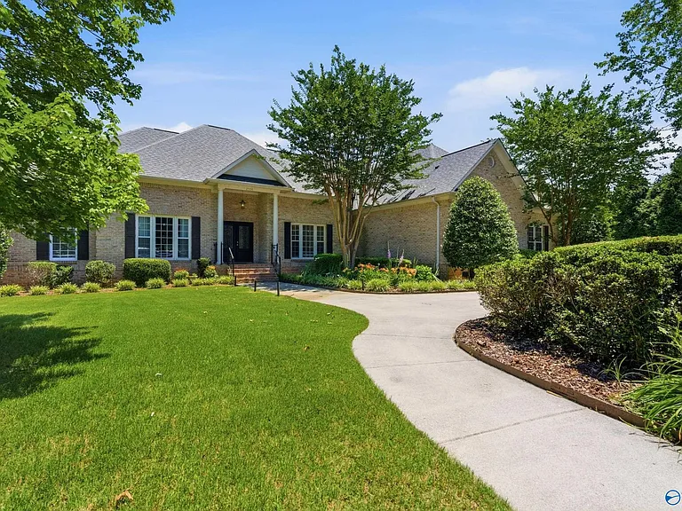 2704 Hampton Cove Way SE — Photo 4