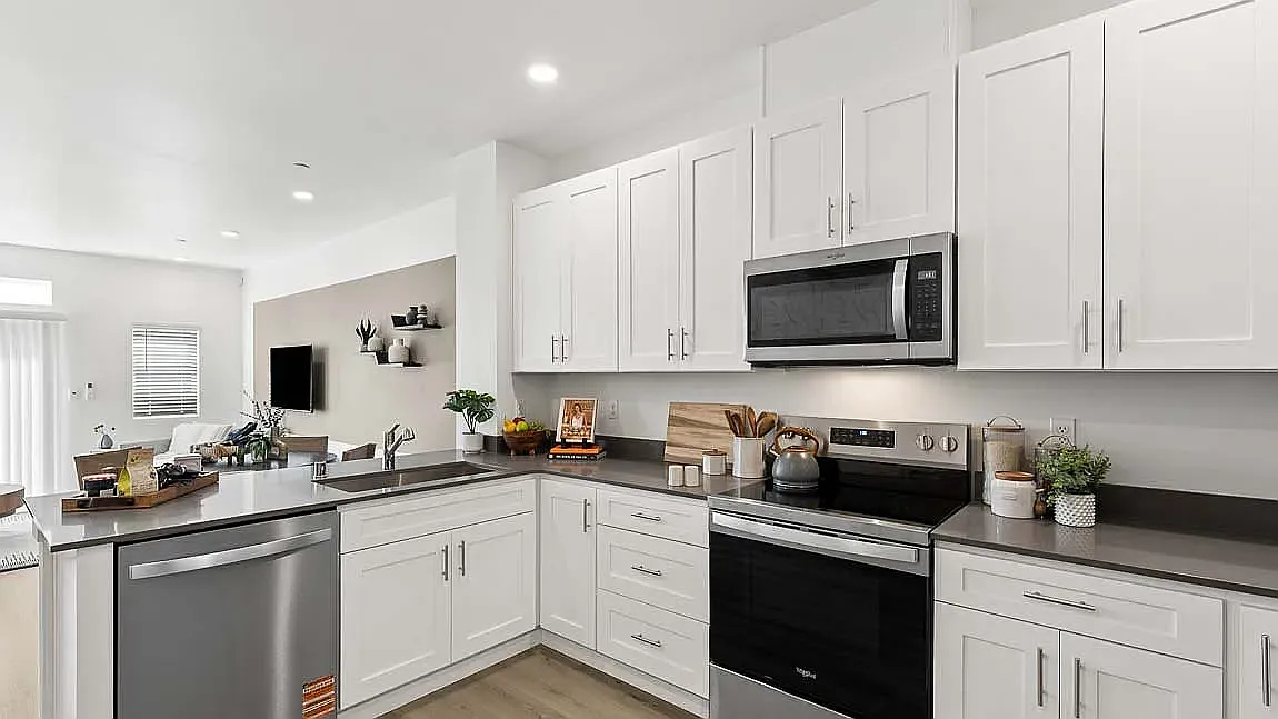 4 bed, 1867 sqft, $3,300 — Photo 3