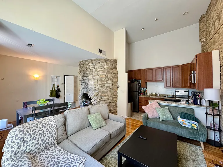 1057 W Belden Ave #3A — Photo 3
