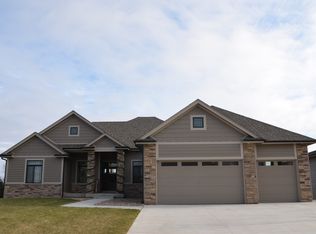 7829 NW 104th Ct, Johnston, IA 50131