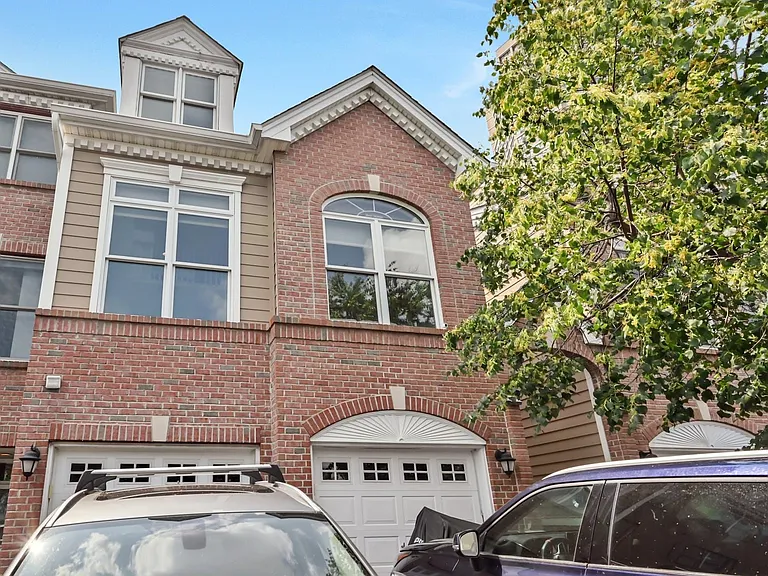 172 Price Ct #172 — Photo 2