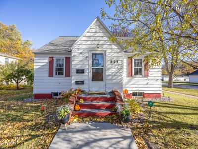 823 S 9th St, Grand Forks, ND, 58201