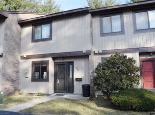 35 Point Of Woods Dr, Albany, NY 12203