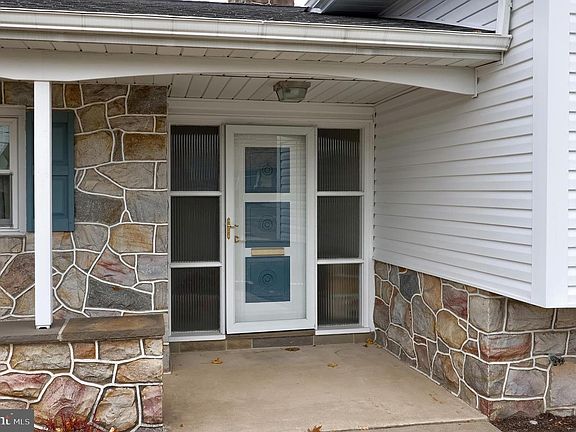 4th image of 161 Crest Dr