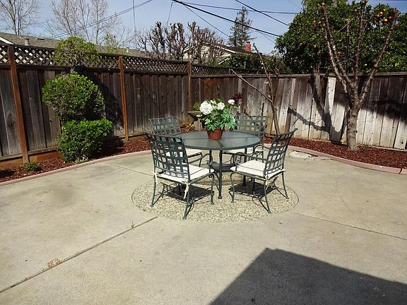 3rd image of 1543 Foxworthy Ave