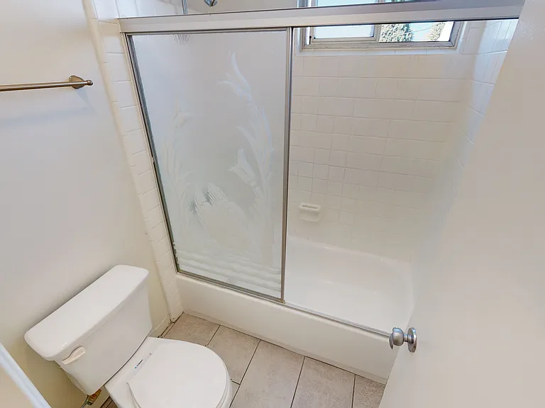 11921 Chandler Blvd — Photo 16