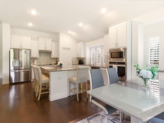 5th image of 510 Royal Oaks Ln