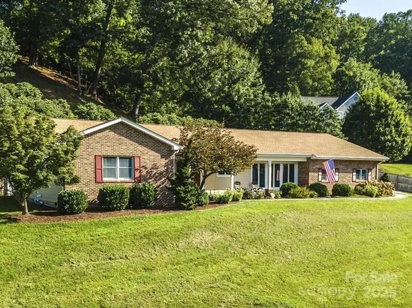 391 Knollwood Dr, Waynesville, NC 28786