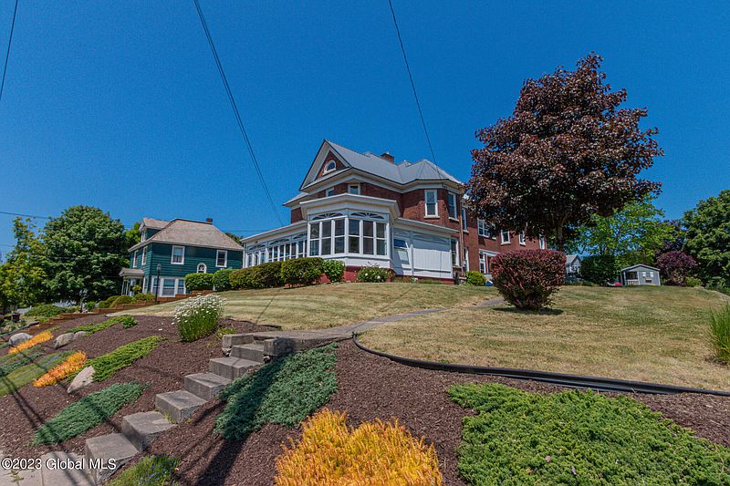 3rd image of 126 W Main Street