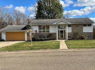 215 Dennis Ln, Saint Clairsville, OH 43950