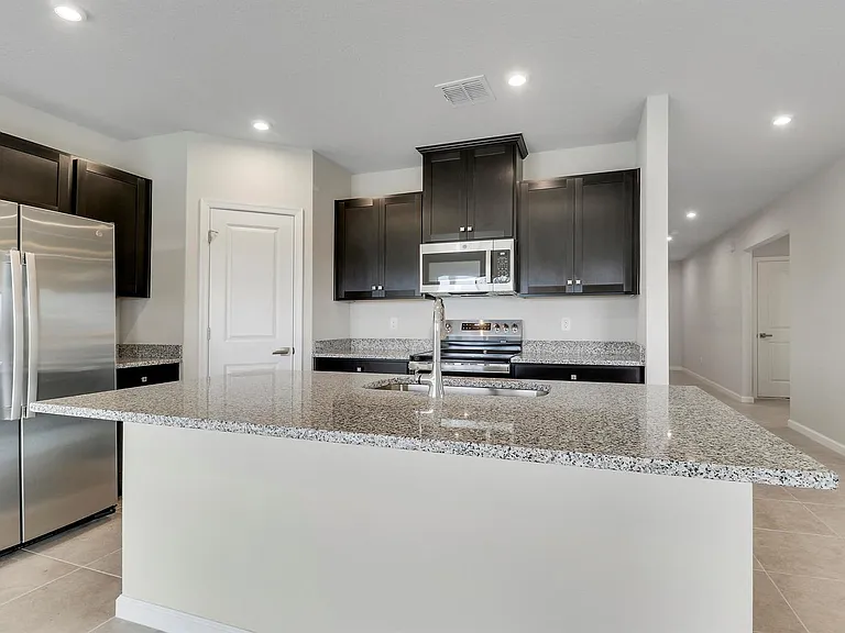 15404 SW American St — Photo 5