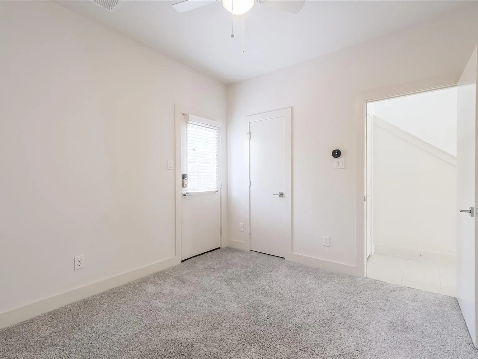 3 bed, 3.5 bath, 1972 sqft, $2,350 — Photo 4